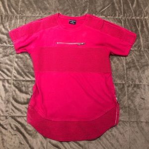 Rare❗️Red Victorious T-shirt with Cotton and Zipper details